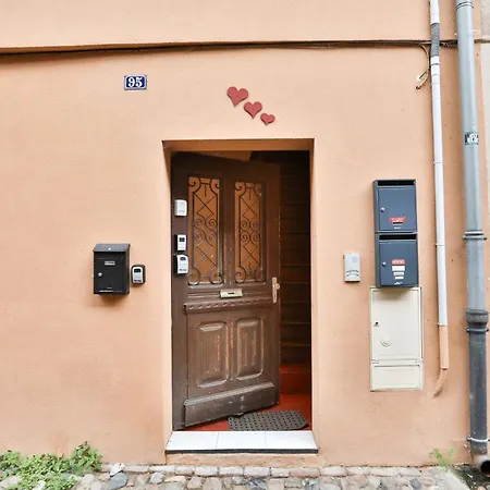 Au Pied Des Remparts A Apartment *