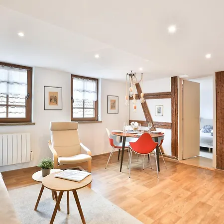 Au Pied Des Remparts A Apartment *