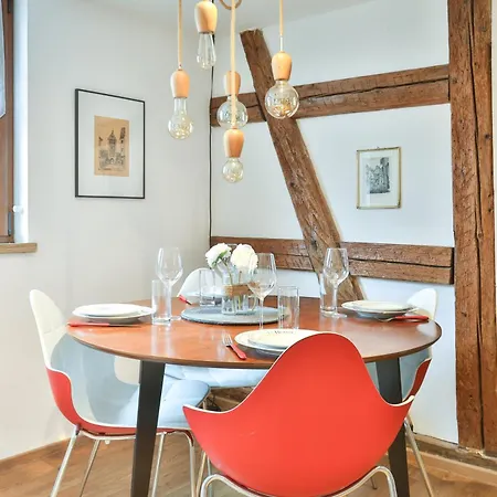 Au Pied Des Remparts à *