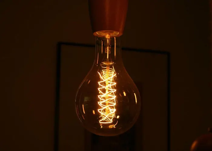 Au Pied Des Remparts A *